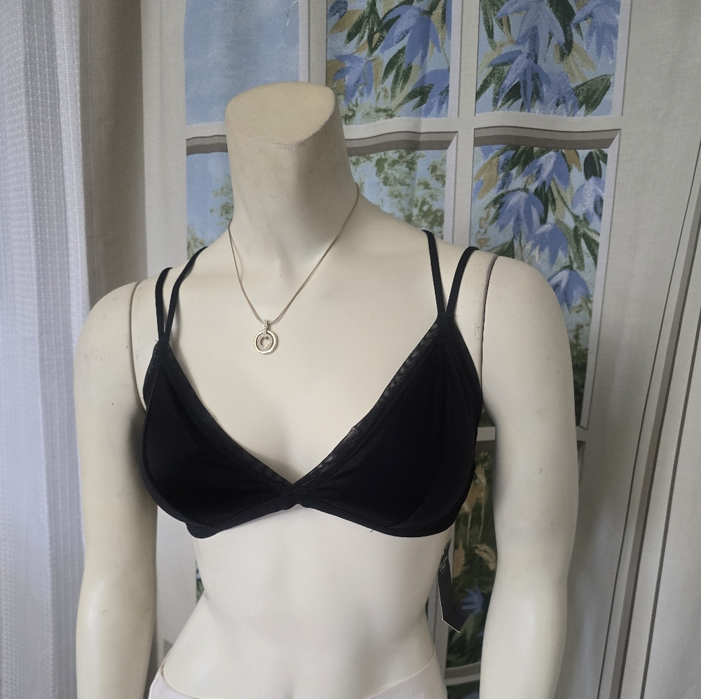 NWT Abercrombie and Fitch Black Bathing Suit Top Triangle Criss Cros Padded Sz L